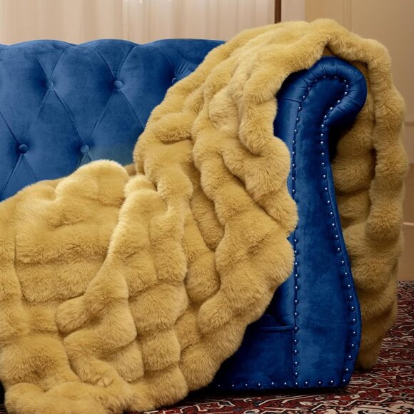 Ultra Soft Cozy Faux Fur Throw Blanket - Picture 3 of 9